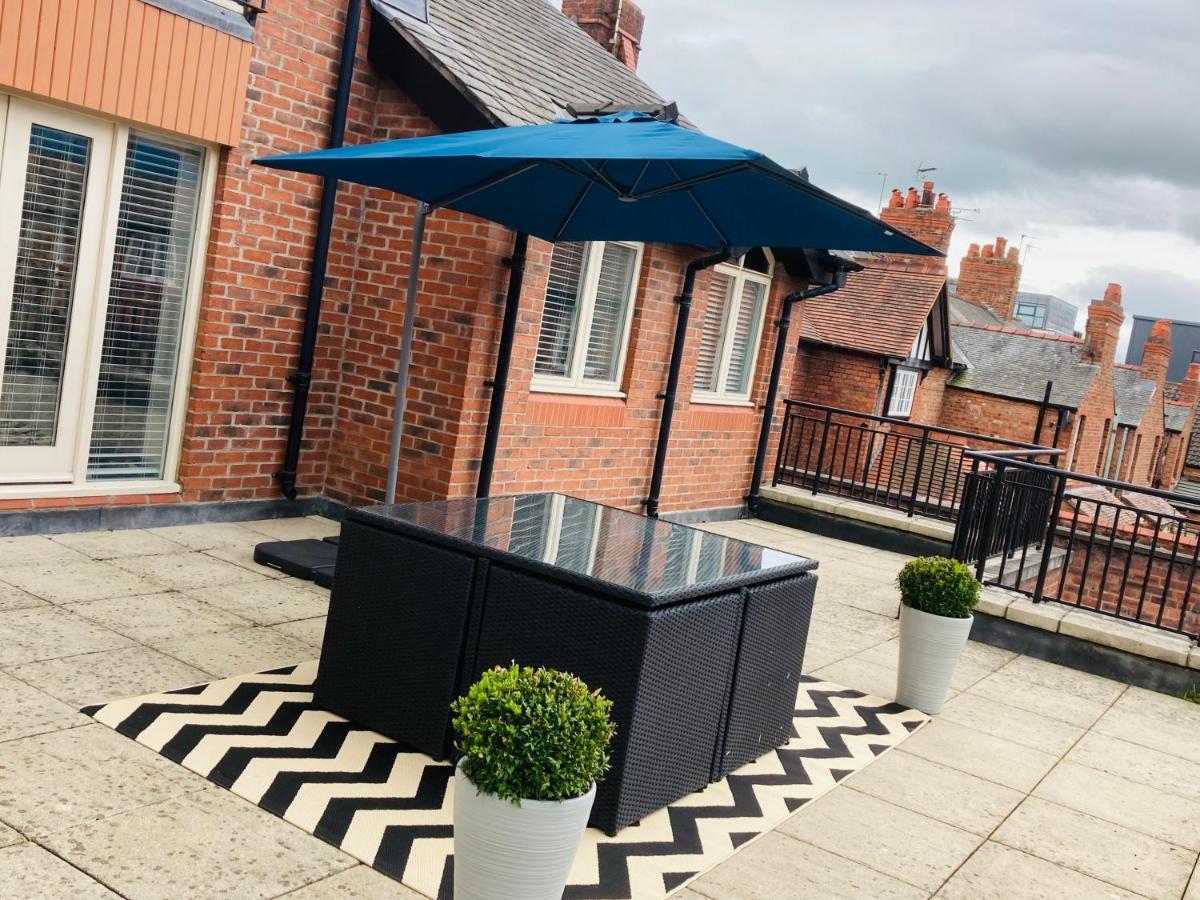 Jungle Escape, City Apartment With Parking & Terrace Chester Eksteriør bilde