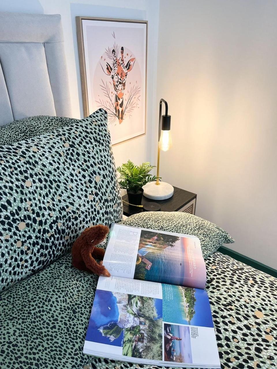 Jungle Escape, City Apartment With Parking & Terrace Chester Eksteriør bilde