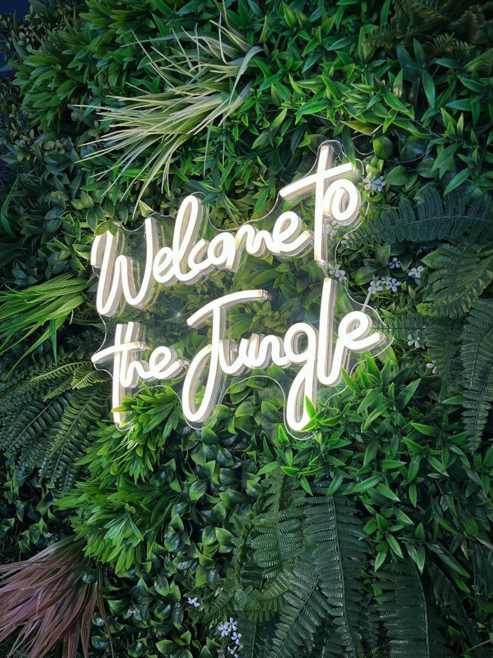 Jungle Escape, City Apartment With Parking & Terrace Chester Eksteriør bilde